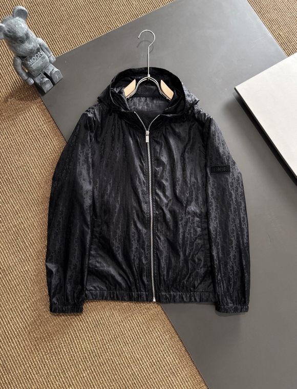 Hoodies & Sweatshirts