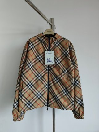 Hoodies & Sweatshirts