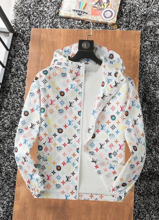 Hoodies & Sweatshirts