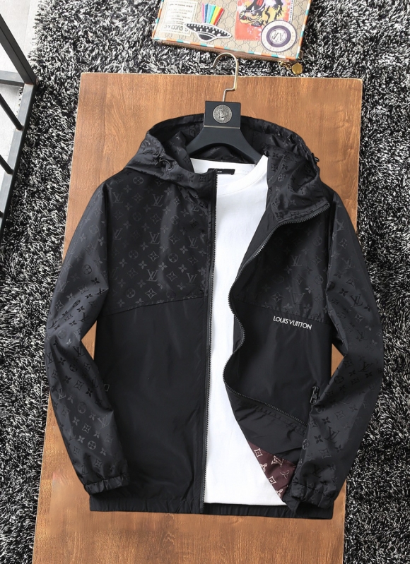 Hoodies & Sweatshirts