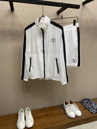 Hoodies & Sweatshirts Hoodies & Sweatshirts