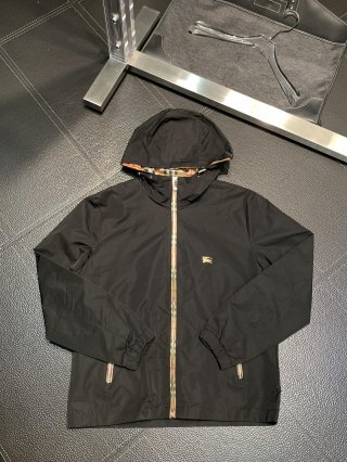 Hoodies & Sweatshirts