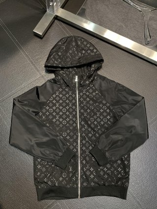 Hoodies & Sweatshirts