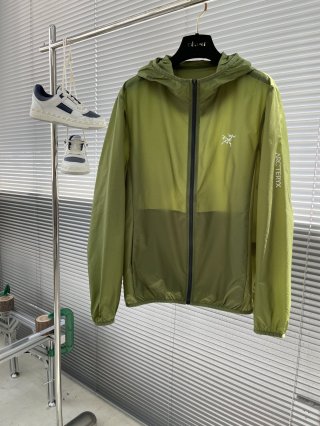 Hoodies & Sweatshirts