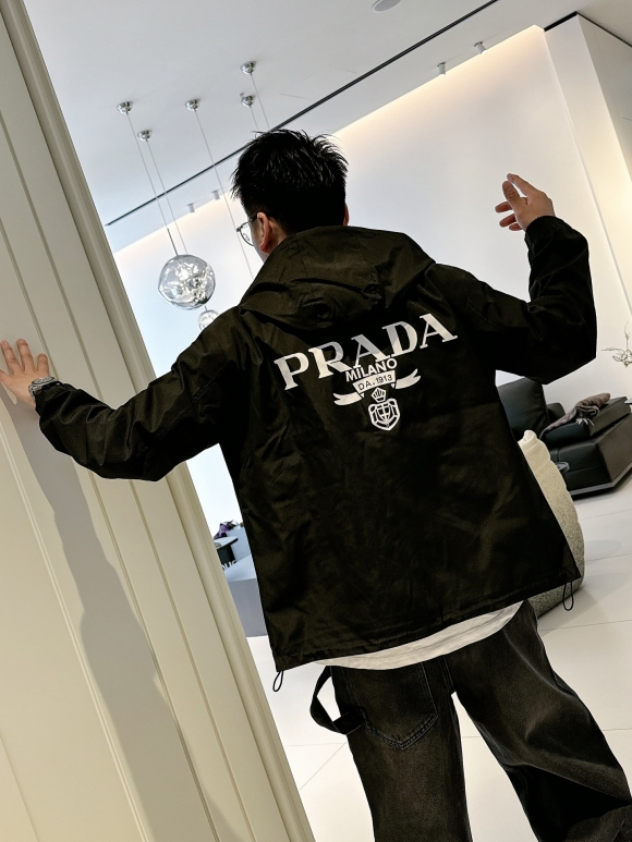 Hoodies & Sweatshirts