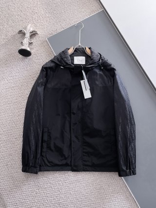 Hoodies & Sweatshirts