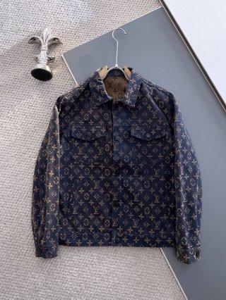 Hoodies & Sweatshirts