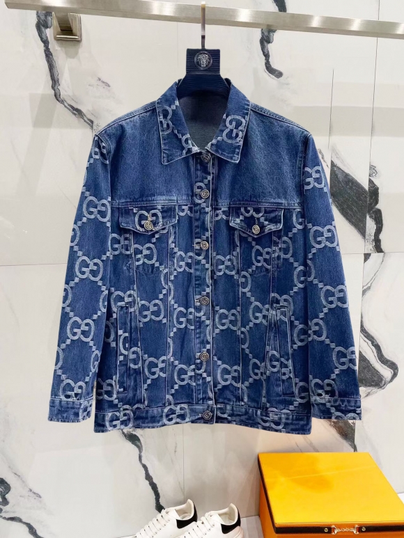 Hoodies & Sweatshirts