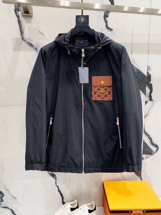 Hoodies & Sweatshirts