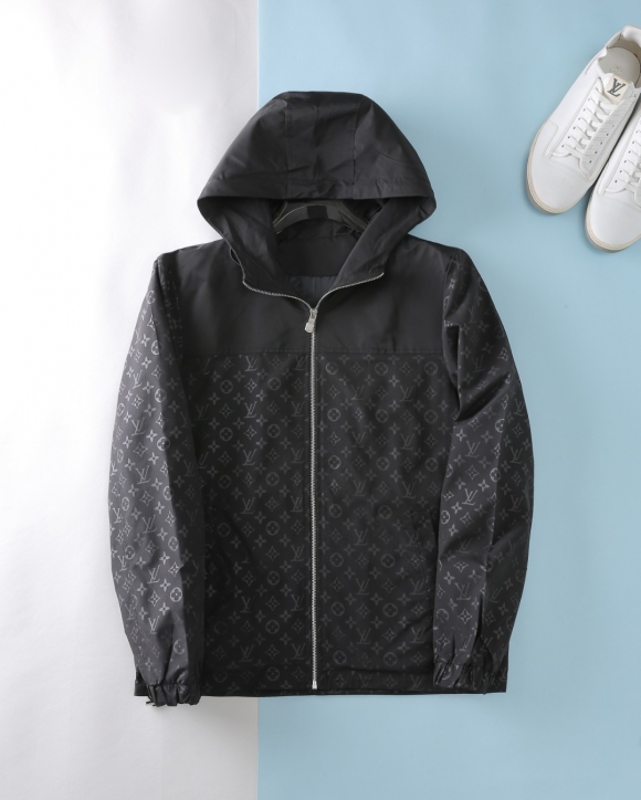 Hoodies & Sweatshirts