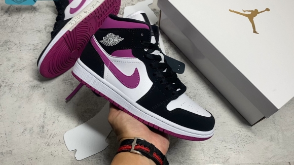 AirJordan1MidSHOES
