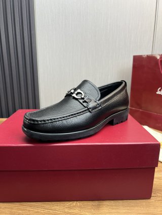 FerragamoSHOES