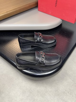 FerragamoSHOES