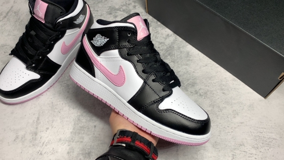 AirJordan1MidSHOES