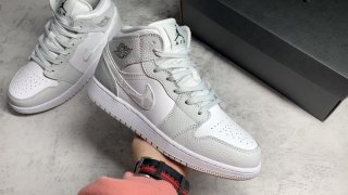 AirJordan1MidSHOES