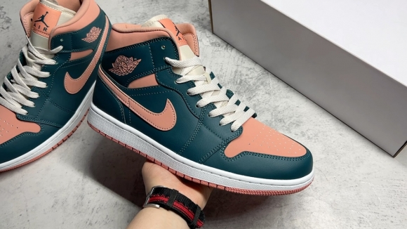 AirJordan1MidSHOES