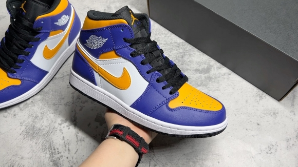 AirJordan1MidSHOES
