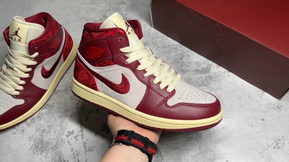 AirJordan1MidSHOES