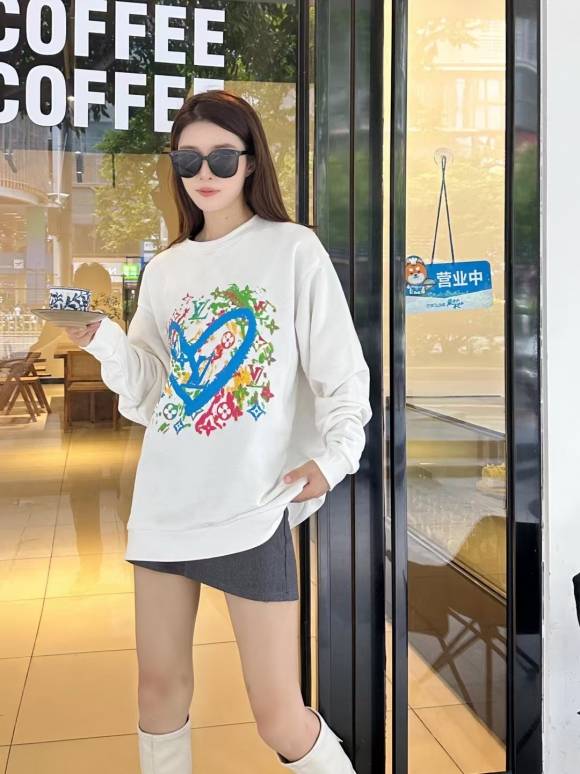 Hoodies & Sweatshirts