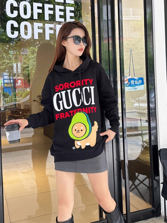 Hoodies & Sweatshirts