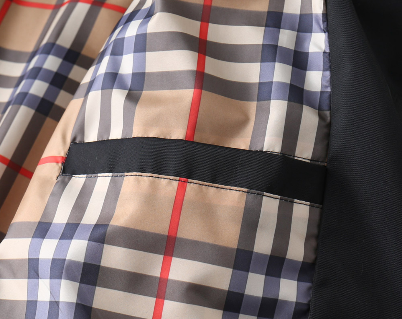 Hoodies & Sweatshirts