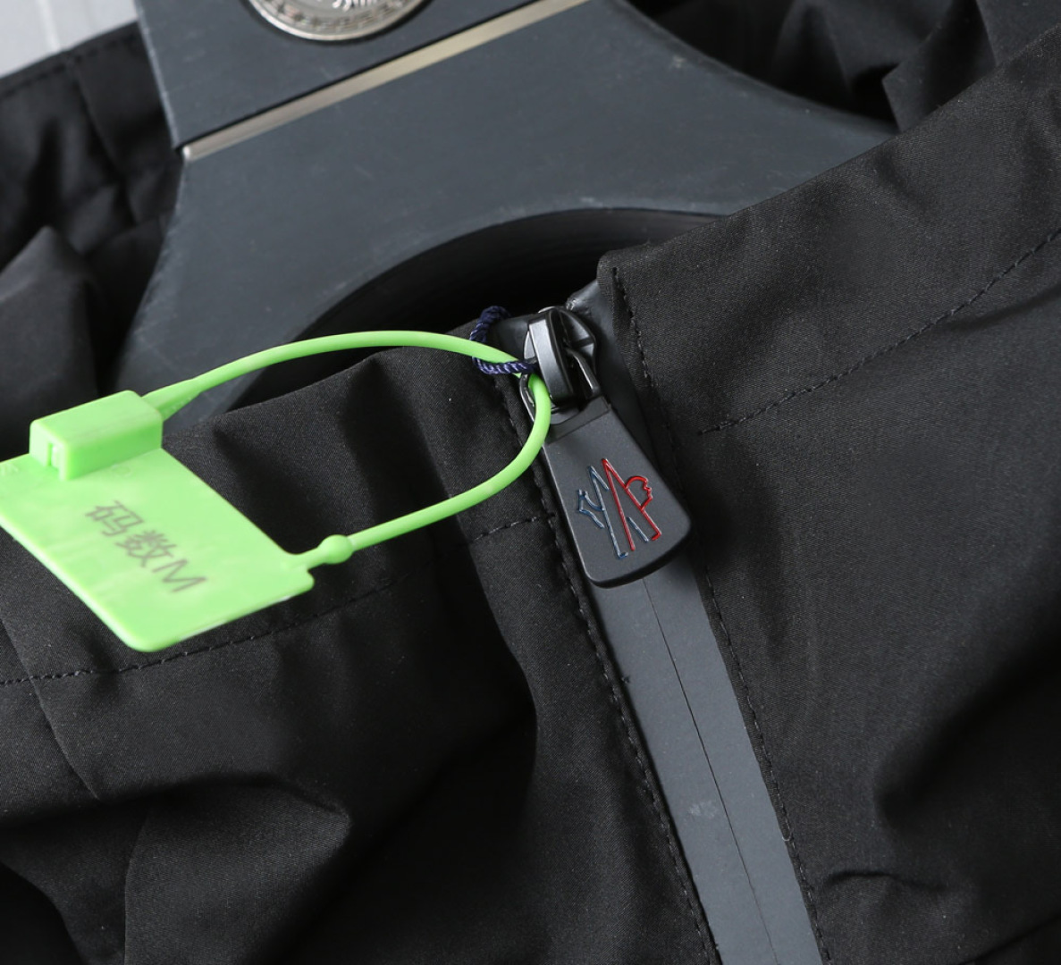 Hoodies & Sweatshirts