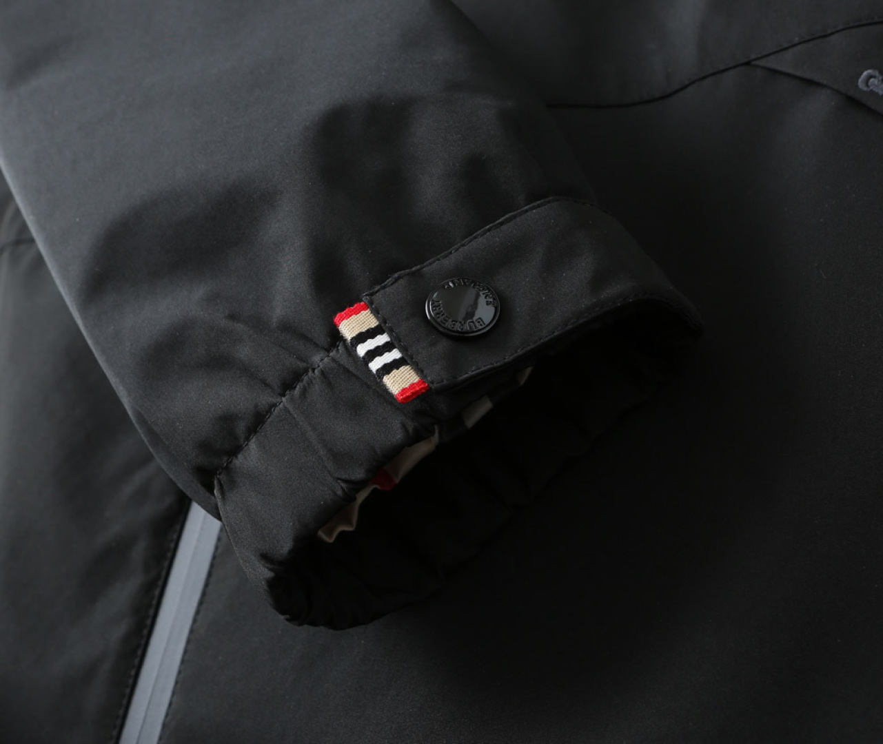 Hoodies & Sweatshirts