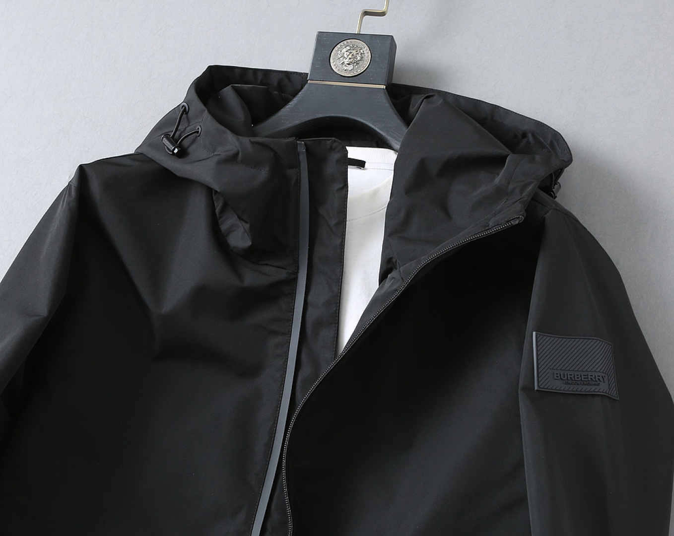 Hoodies & Sweatshirts