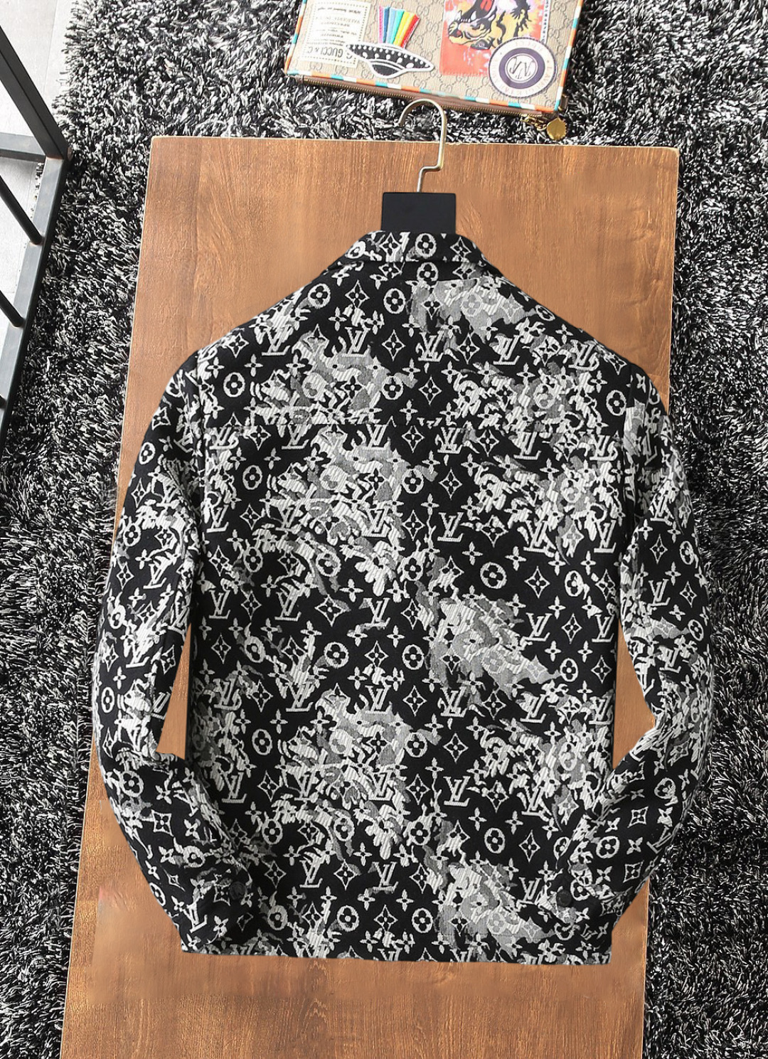 Hoodies & Sweatshirts