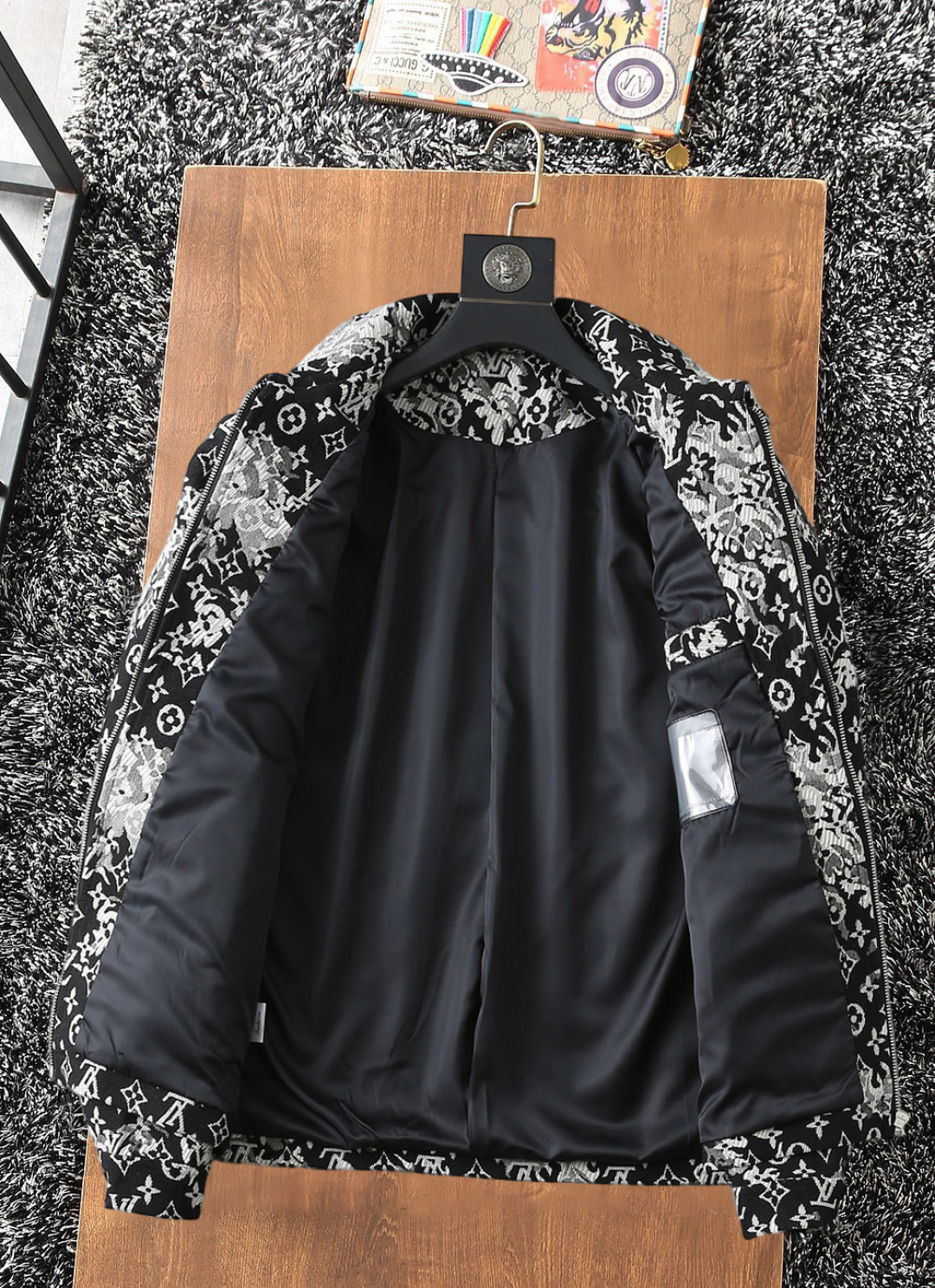 Hoodies & Sweatshirts