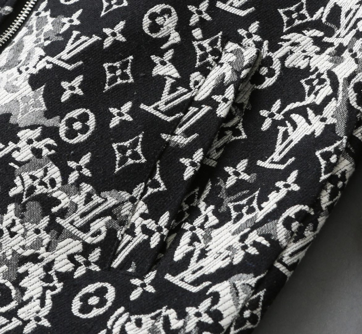 Hoodies & Sweatshirts