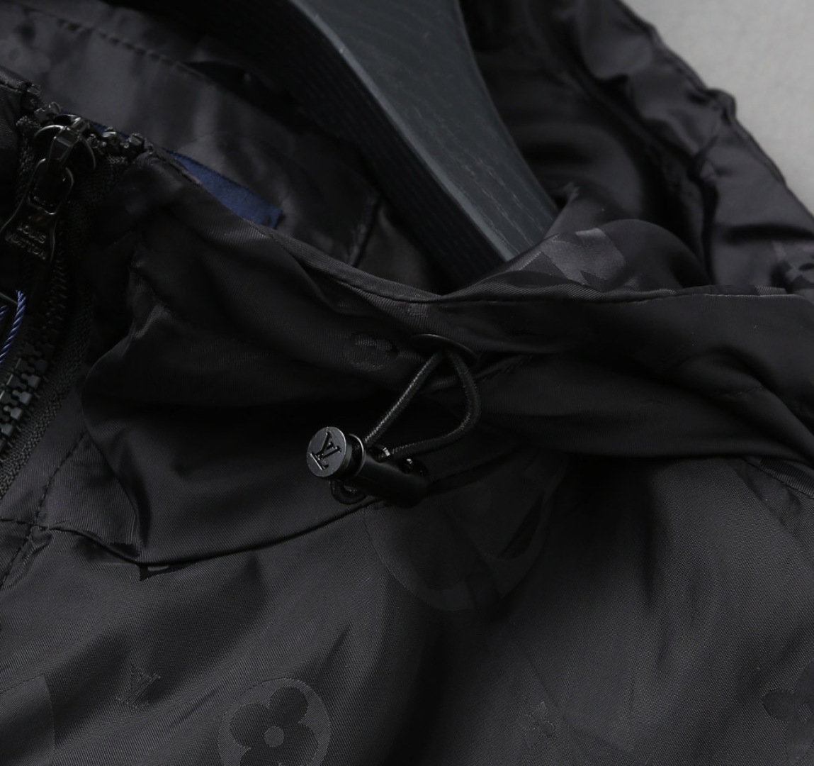 Hoodies & Sweatshirts