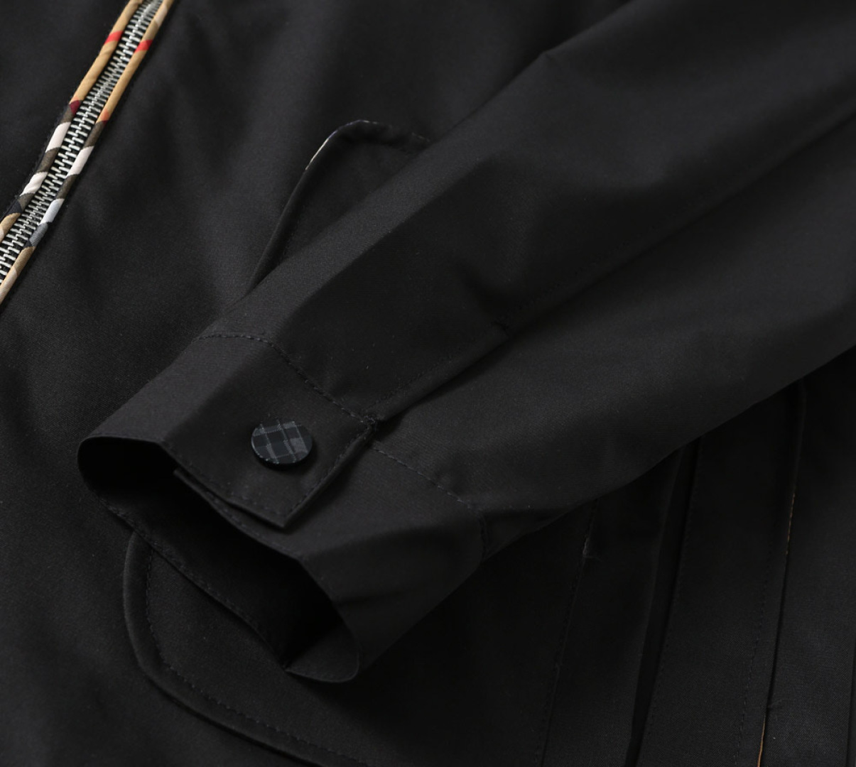 Hoodies & Sweatshirts