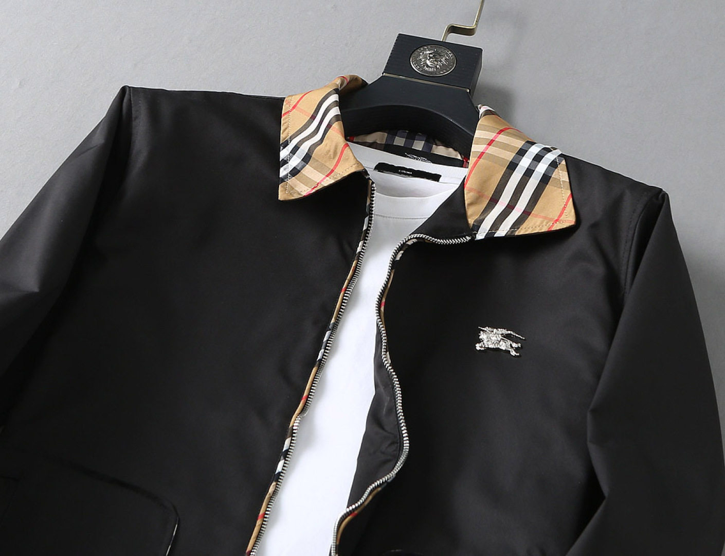 Hoodies & Sweatshirts