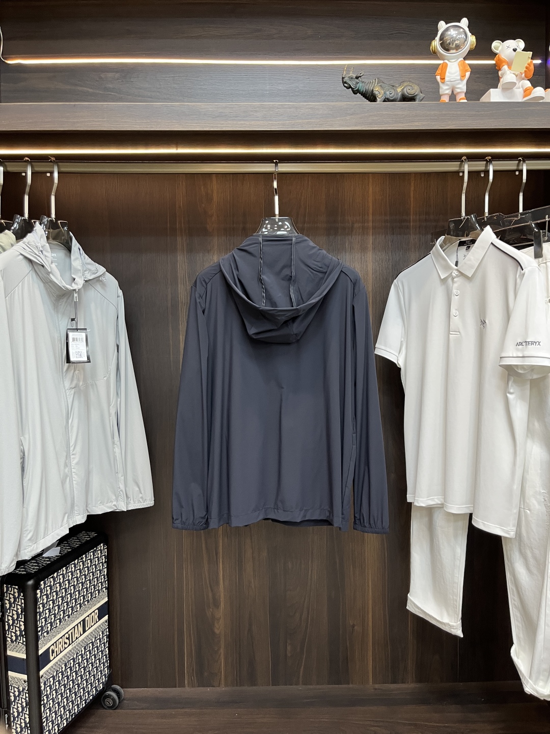 Hoodies & Sweatshirts