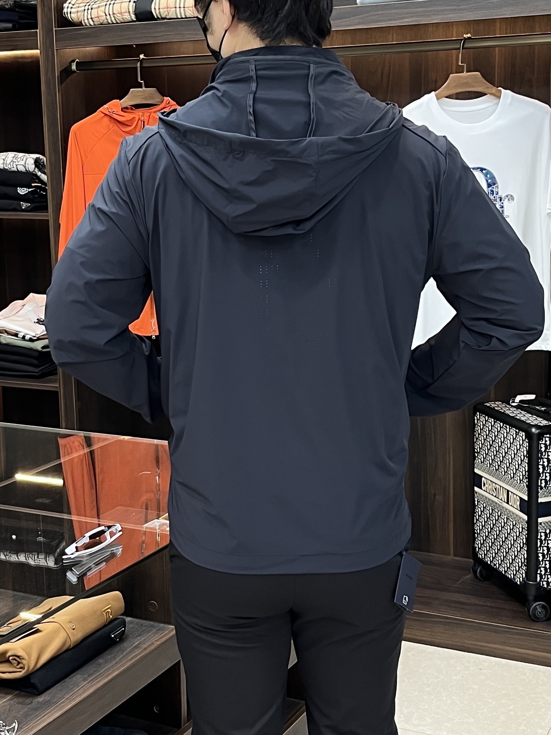 Hoodies & Sweatshirts