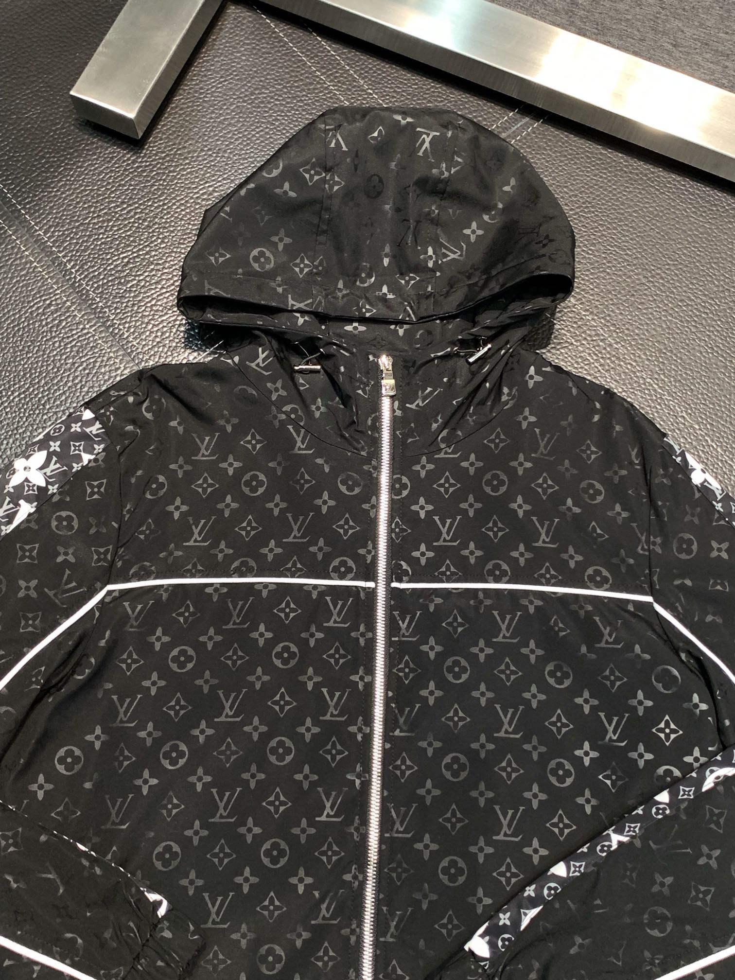 Hoodies & Sweatshirts