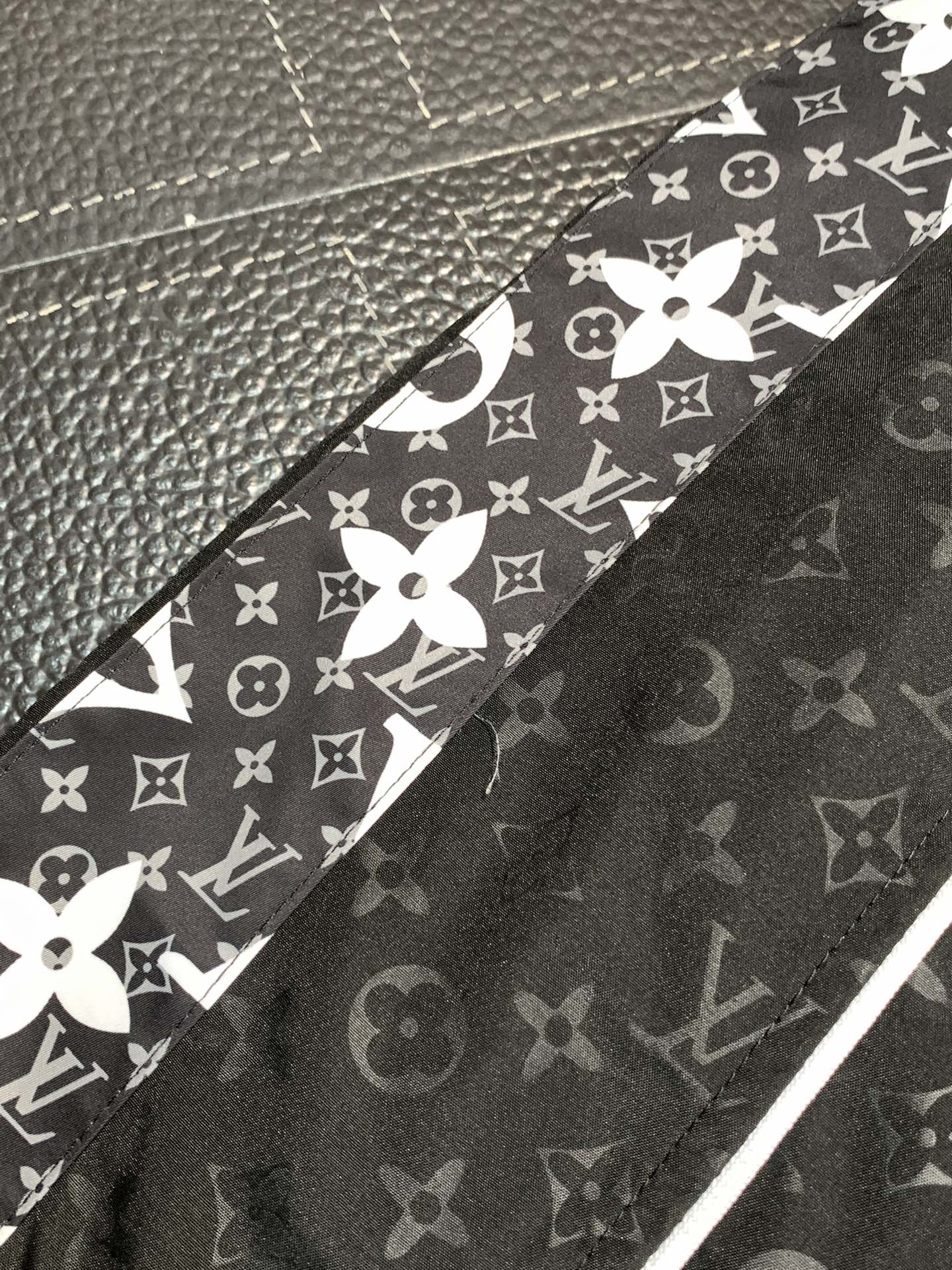 Hoodies & Sweatshirts