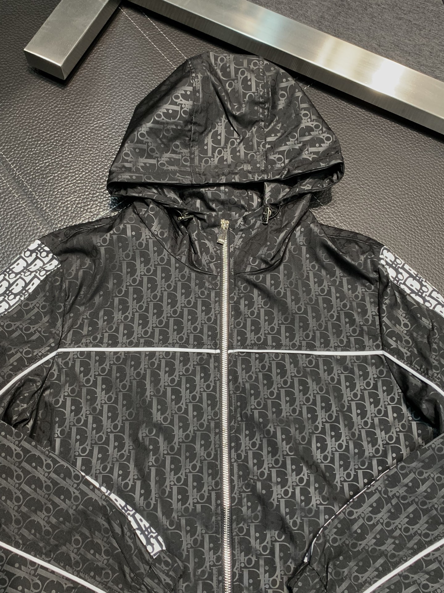 Hoodies & Sweatshirts