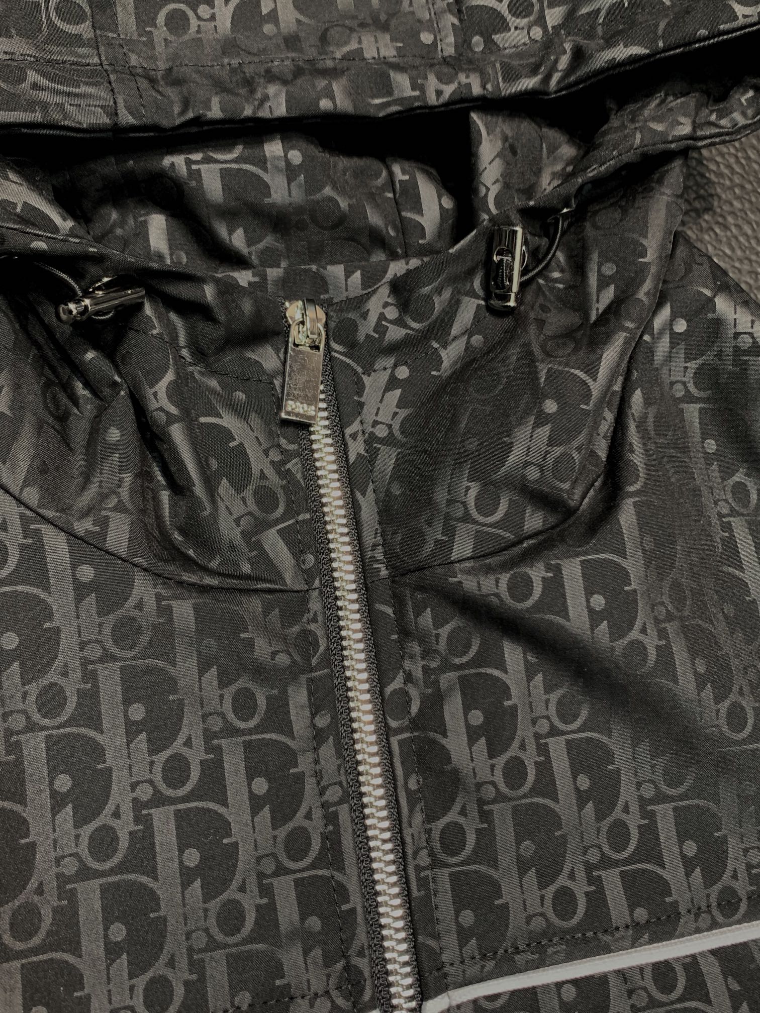 Hoodies & Sweatshirts