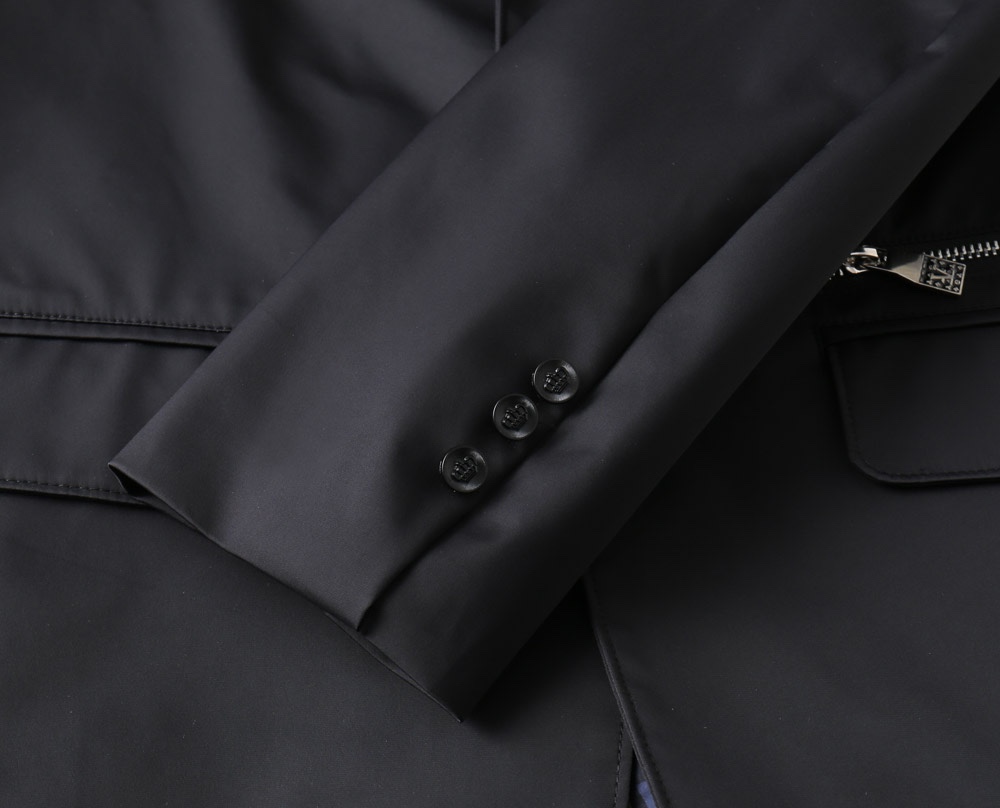 Hoodies & Sweatshirts