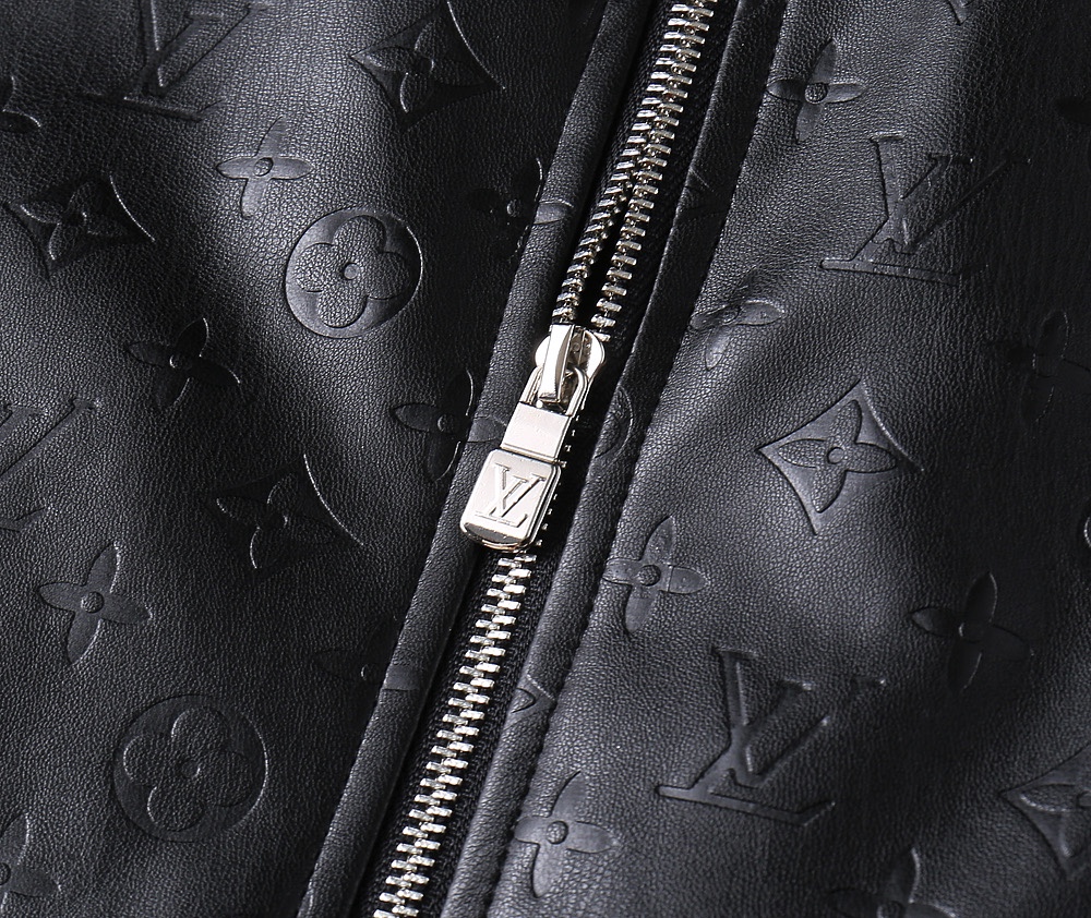 Hoodies & Sweatshirts