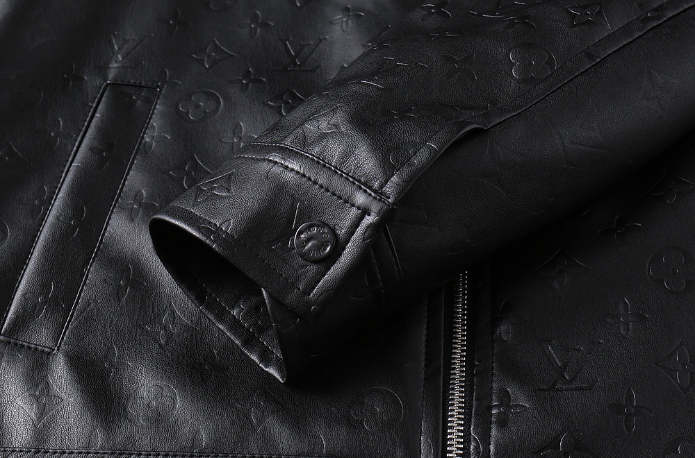 Hoodies & Sweatshirts