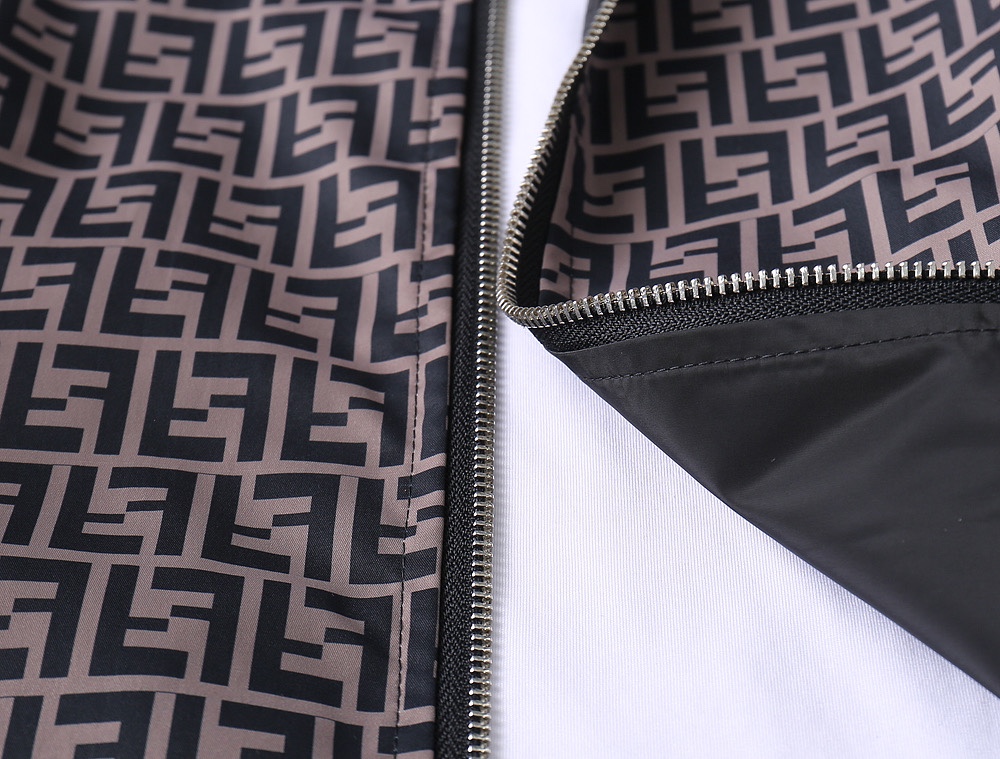 Hoodies & Sweatshirts