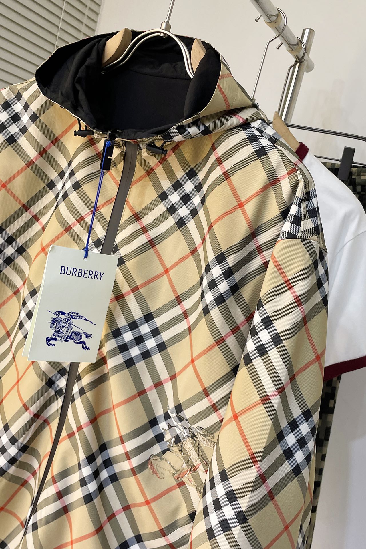 Hoodies & Sweatshirts