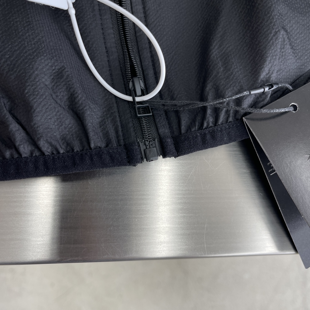 Hoodies & Sweatshirts