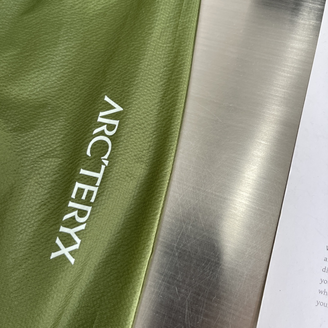 Hoodies & Sweatshirts