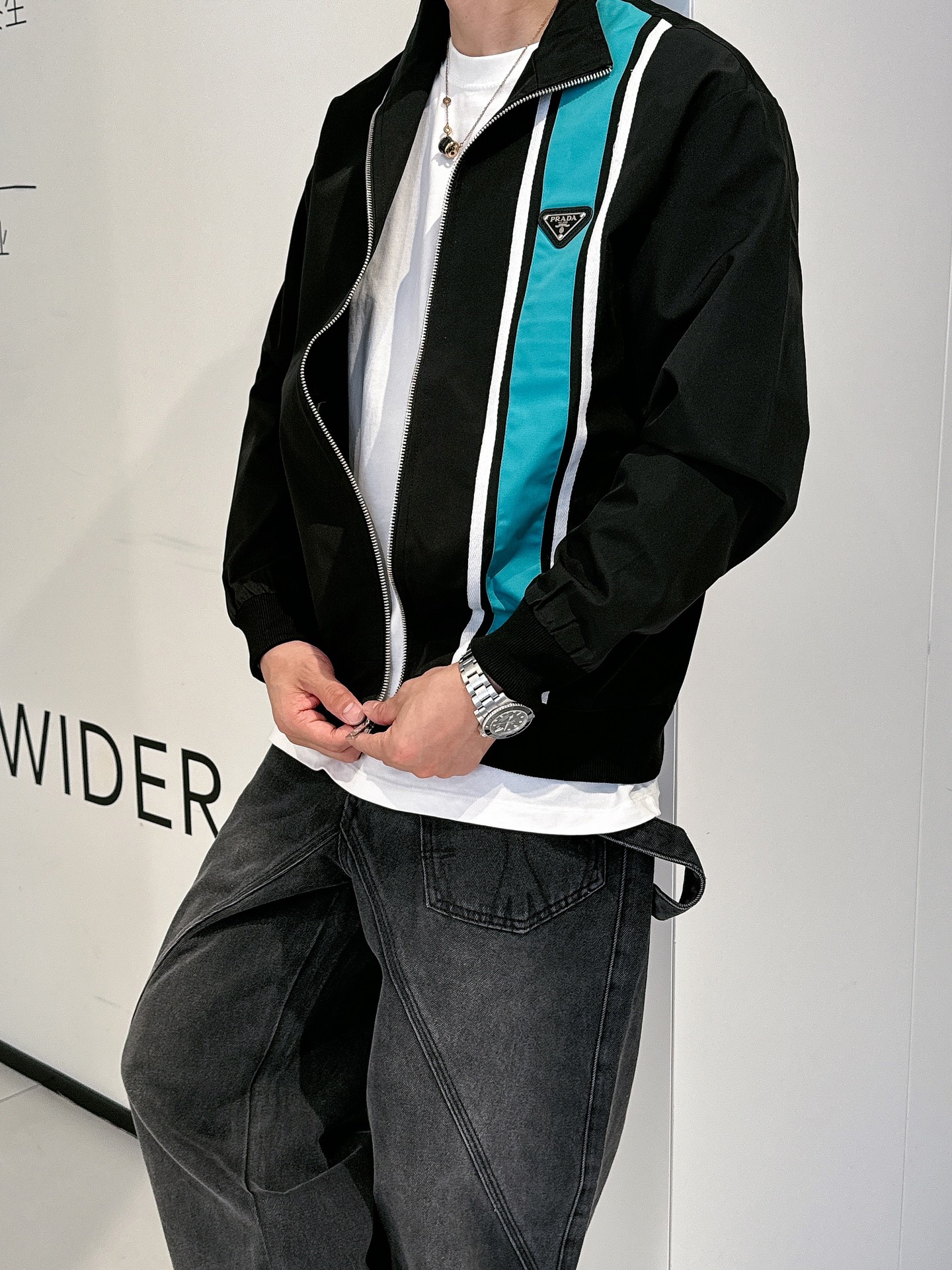 Hoodies & Sweatshirts