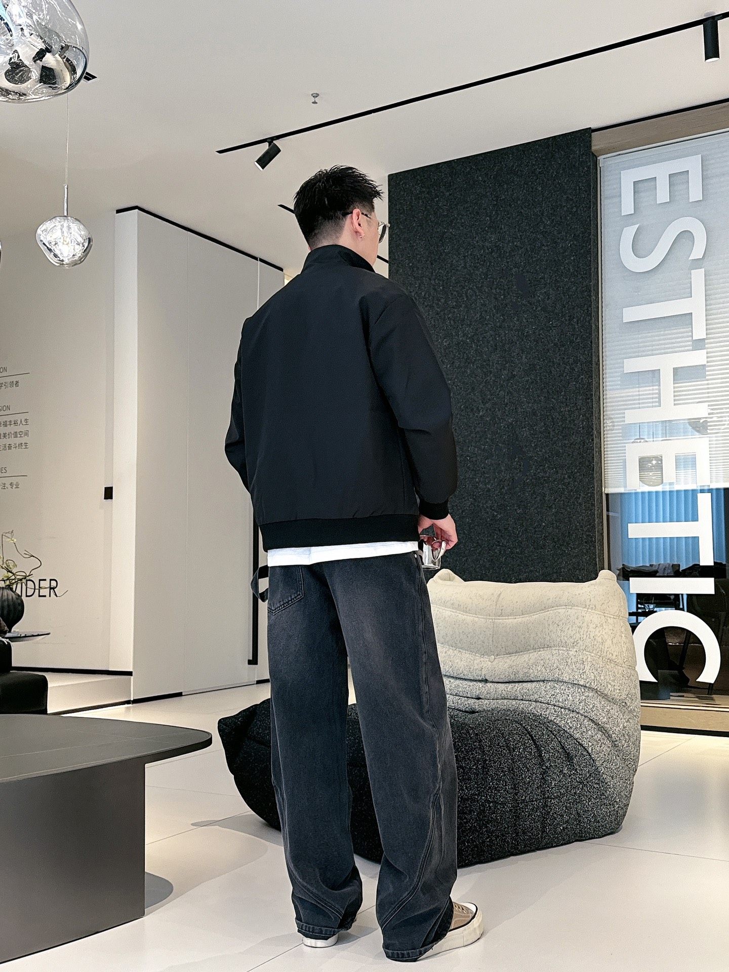 Hoodies & Sweatshirts