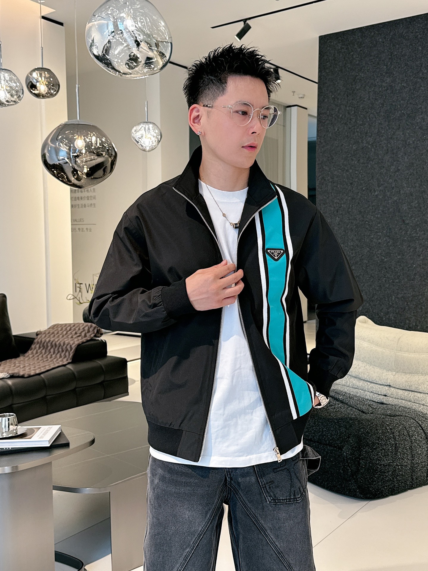 Hoodies & Sweatshirts